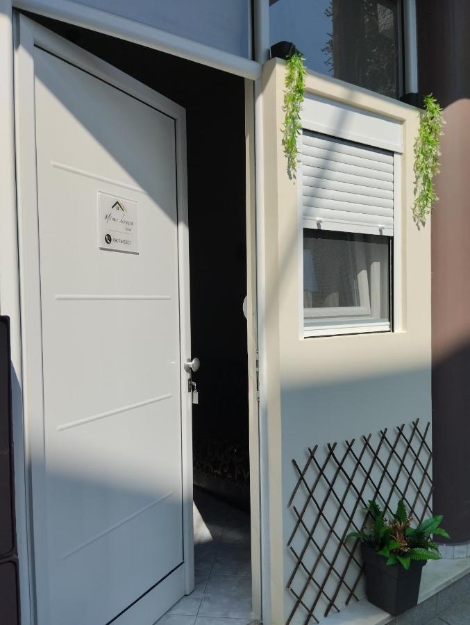 Mini House Волос Екстер'єр фото